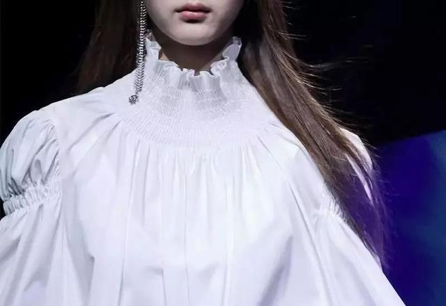 ep雅莹走秀2019,ep雅莹黑裙子