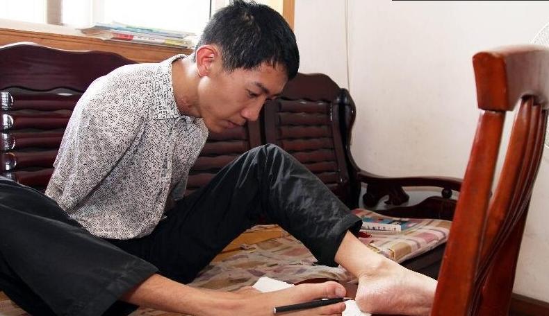 无臂少年彭超个人资料,无臂男孩彭超现状