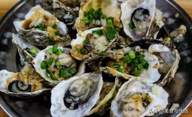 不带壳生蚝水煮几分钟最好吃,带壳生蚝最简单的方法是怎么吃