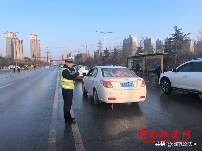 高新交警大队圆满完成2019年首场足球赛安保任务（图）