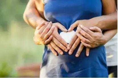 肚子总是咕噜噜响怎么回事还很饿,肚子一直咕噜咕噜叫是饿了吗