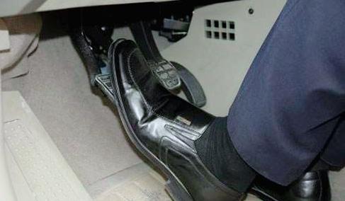 踩离合器的技巧和方法,踩离合器的正确方法和技巧