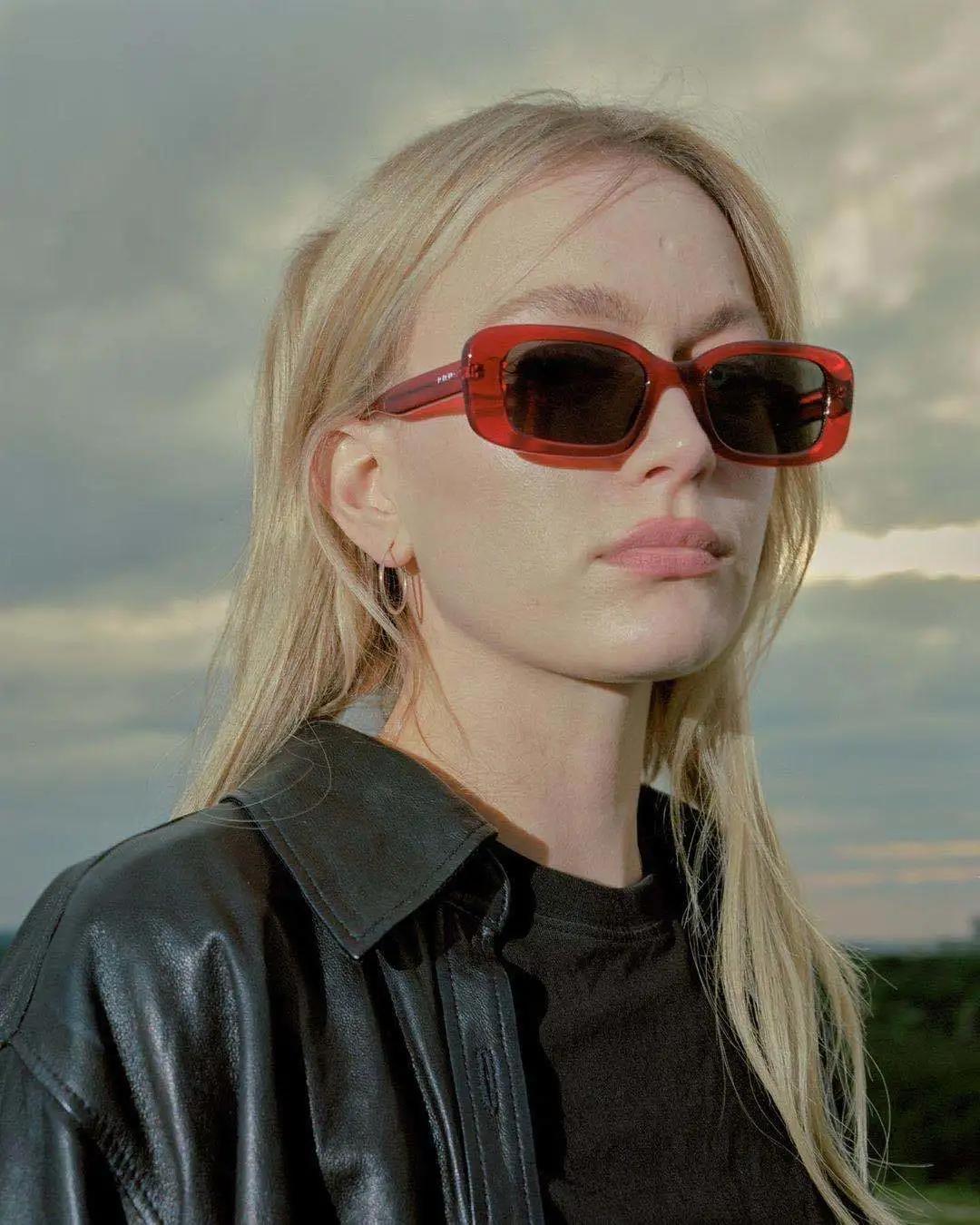 墨镜一戴谁都不爱时尚墨镜,推荐一款适合秋冬戴的墨镜