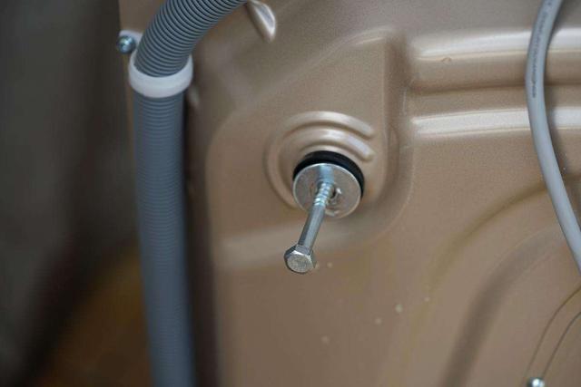 洗衣机脱水时噪音巨大震动移位,lg滚筒洗衣机震动移位怎么办