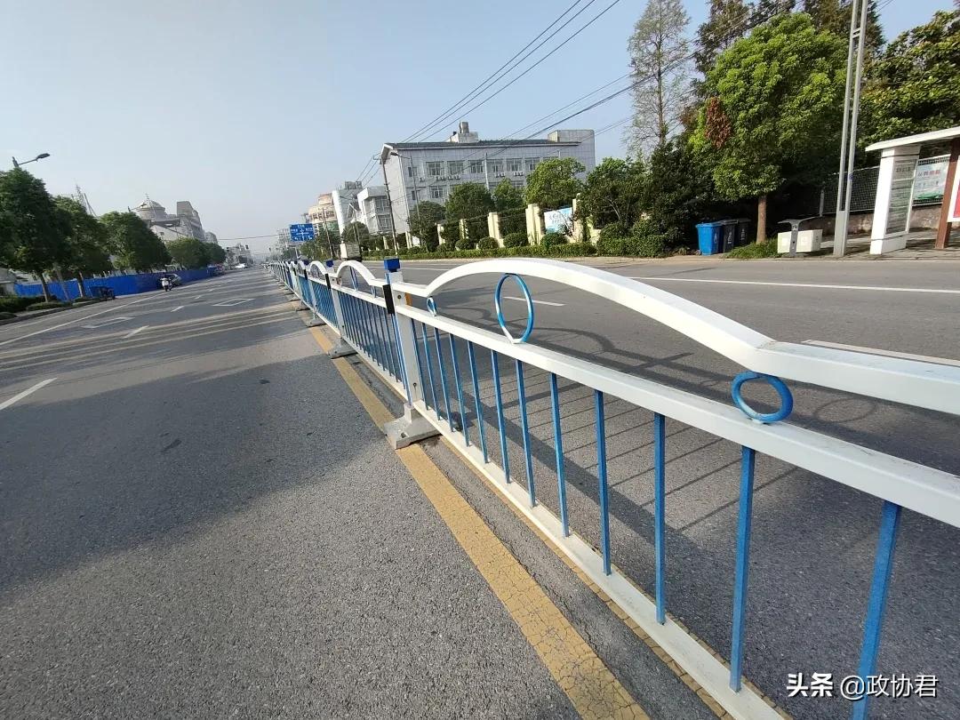 什么道路中间不能设隔离护栏,哪些路可以安装中间隔离护栏