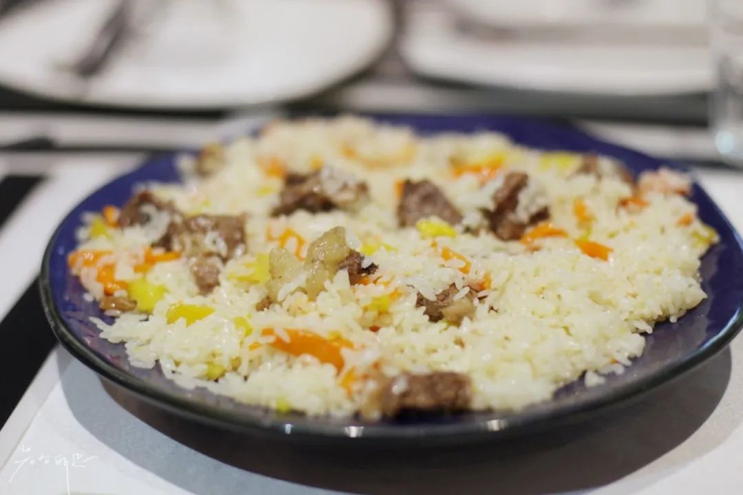 *疆新**都是荒漠戈壁?这几家高颜值餐厅,彻底颠覆你对*疆新**的概念