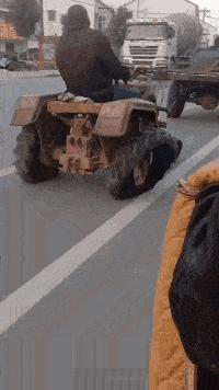 每日爆笑GIF图：好好干，等公司上市了给你股票期权