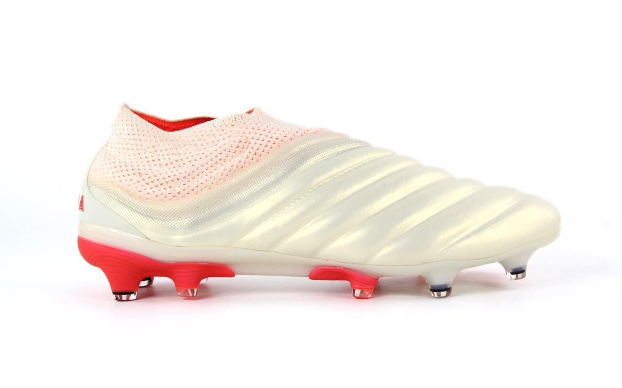 袋鼠皮也能玩无鞋带！阿迪达斯COPA19+FG静态赏析