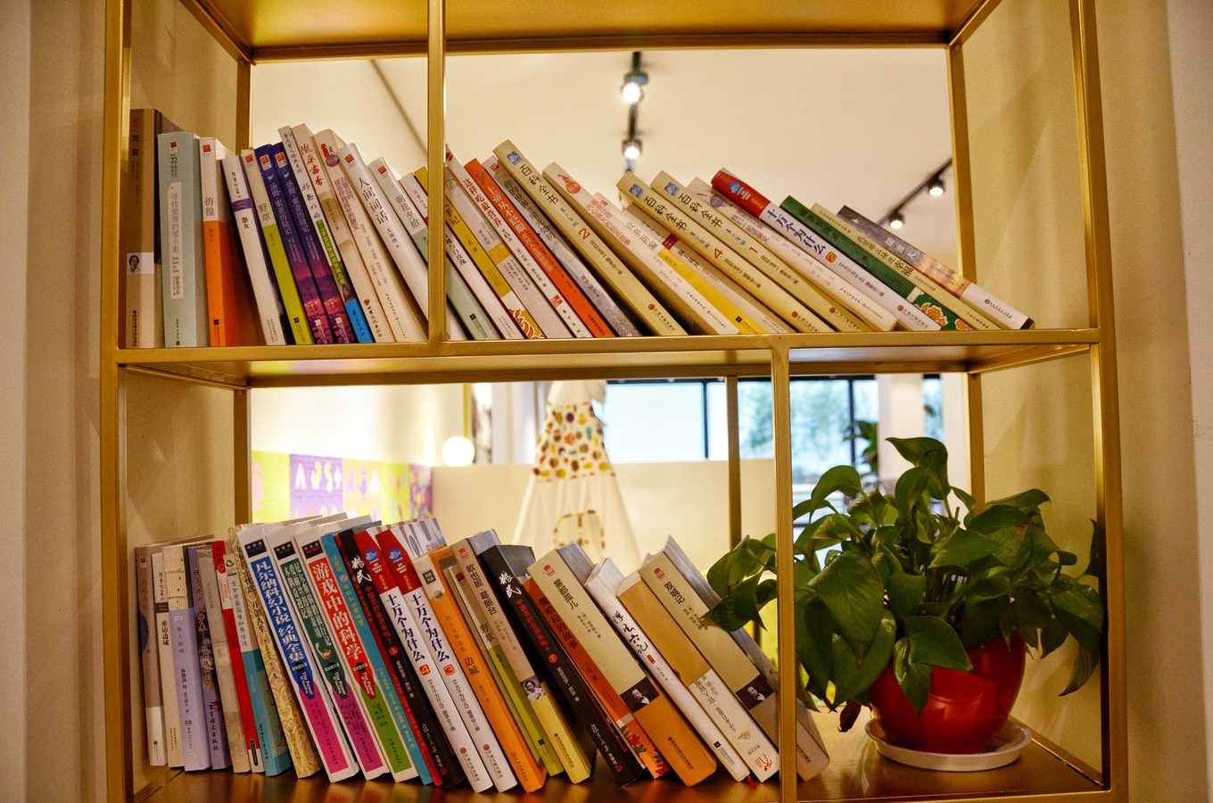 一座白楼，青山环绕，云卷雾舒～享受在莫干山野的娴静自由