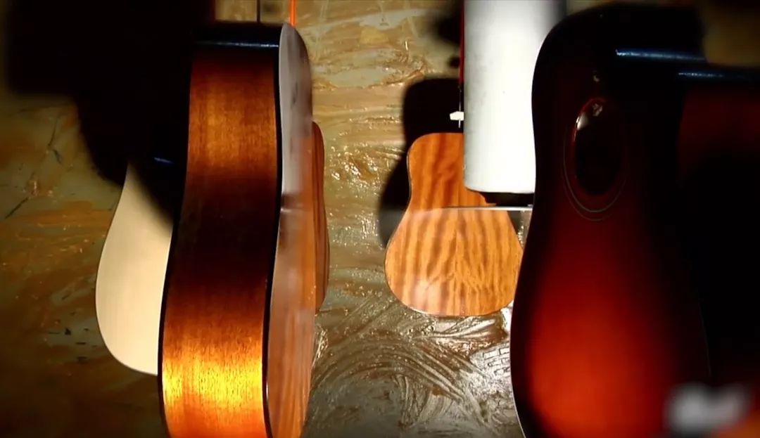 吉他上面的知识,吉他去漆的最佳方法