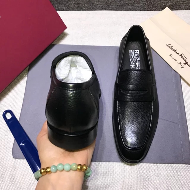 皮鞋最新款菲拉格慕,皮鞋菲拉格慕和普拉达哪个好