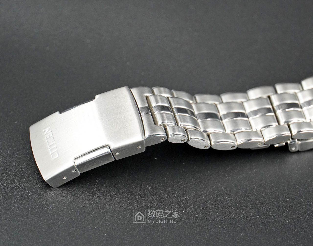 卡西欧和西铁城光能手表哪个好,光动能手表卡西欧好还是西铁城好