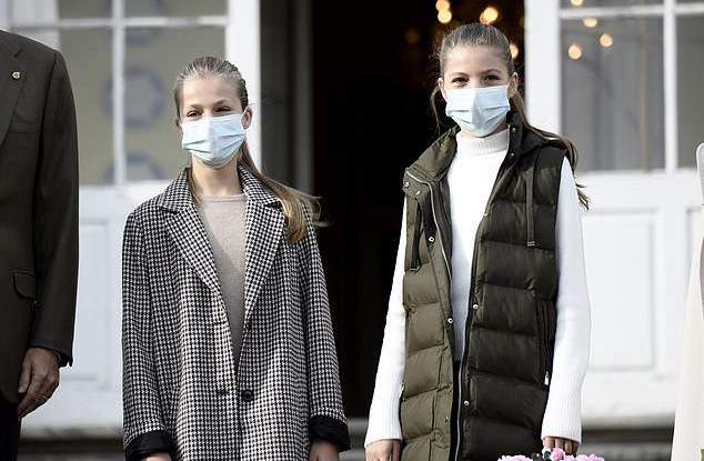 西班牙王室莱昂诺尔公主近况,西班牙王室圣诞贺卡