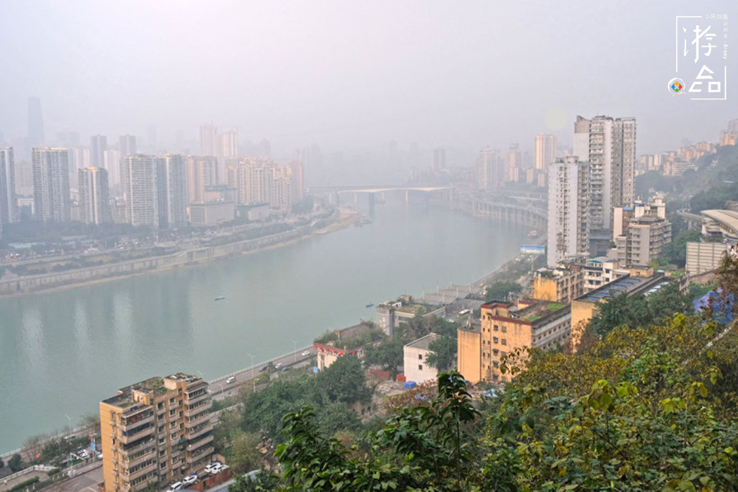 重庆人把自行车当作玩具，在滨江路和奥体中心，体验过租来的快乐