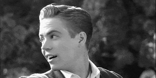 二十秒内喷完改善油性皮肤,头发一秒变蓬松喷雾