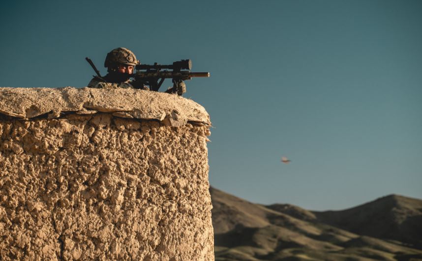 美国塔利班握手言和，承诺不再用*力武**，协议刚签足球场又爆炸了