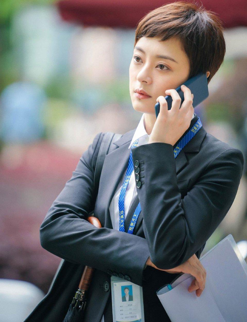 毕业生第一次工作面试自我介绍,刚毕业面试着装