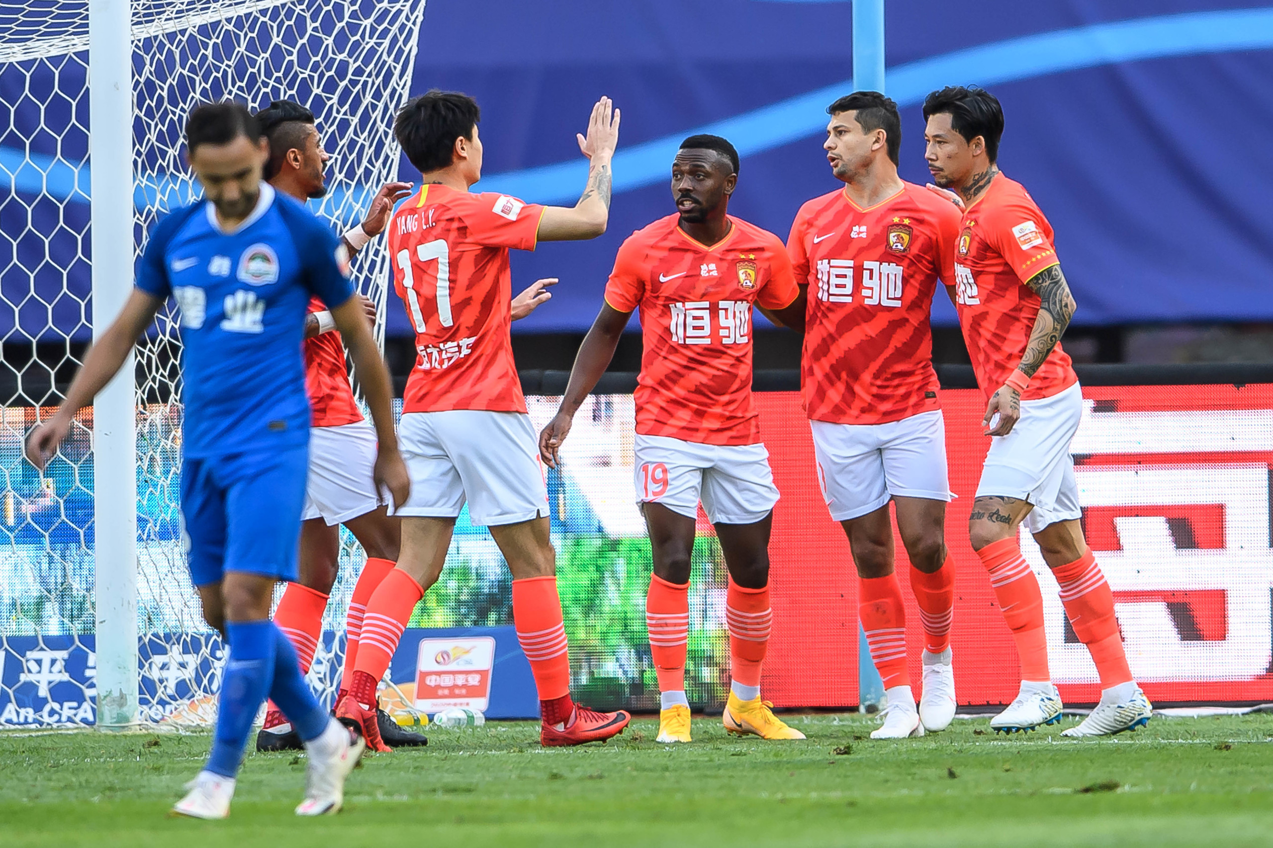 建业2比2平恒大的比赛,河南建业0比5恒大