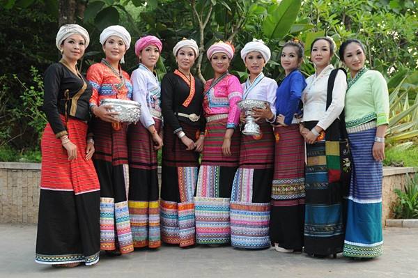 少数民族的首饰为什么多,各个民族的首饰和特点是什么