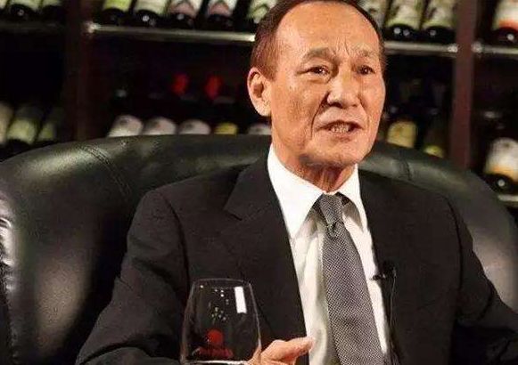 香港回归后，曾经横行的黑帮势力为何消失？看看这位大佬就知道了