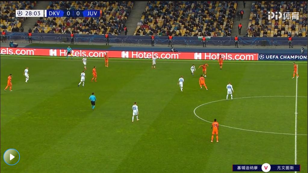 什么样的中场更适合现代足球,中场转身摆脱