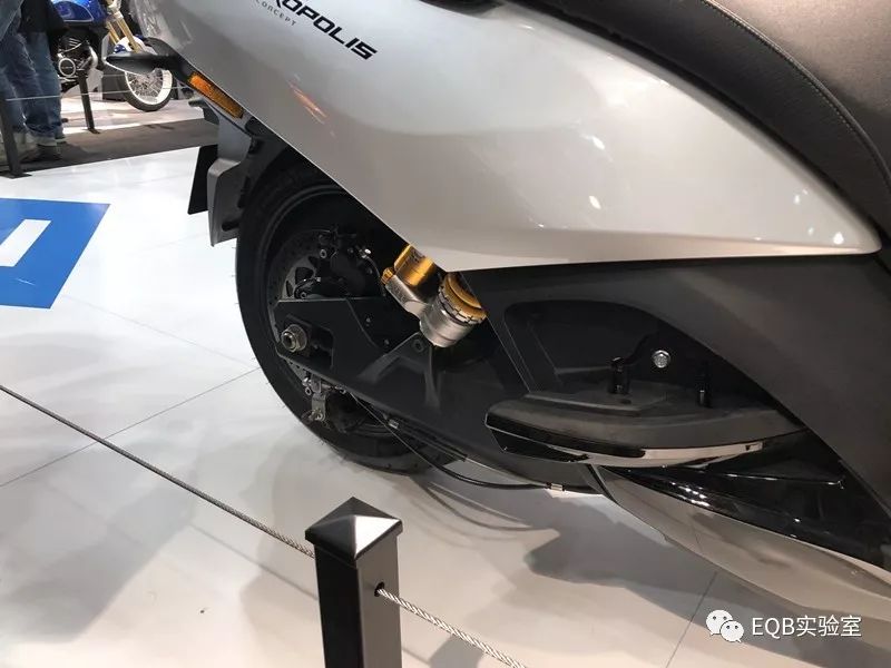 「米兰展独家」弯的电池？可当作充电宝的电池？外国人真会玩！