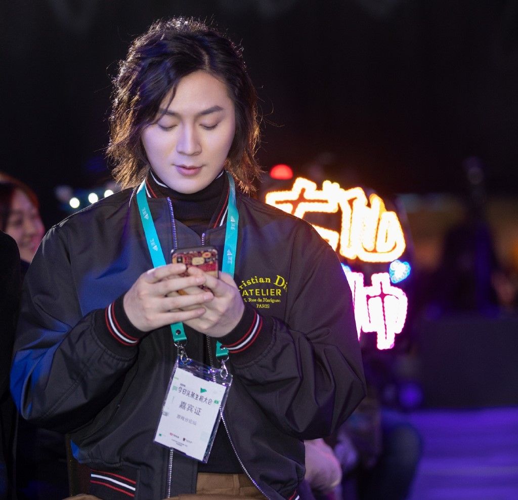 *击狙**主播明码标价:心态600,张大仙300,有人月入过万