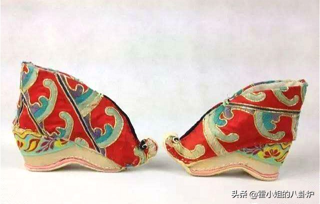 全世界从古至今鞋的演变史,鞋子的发展历程图解