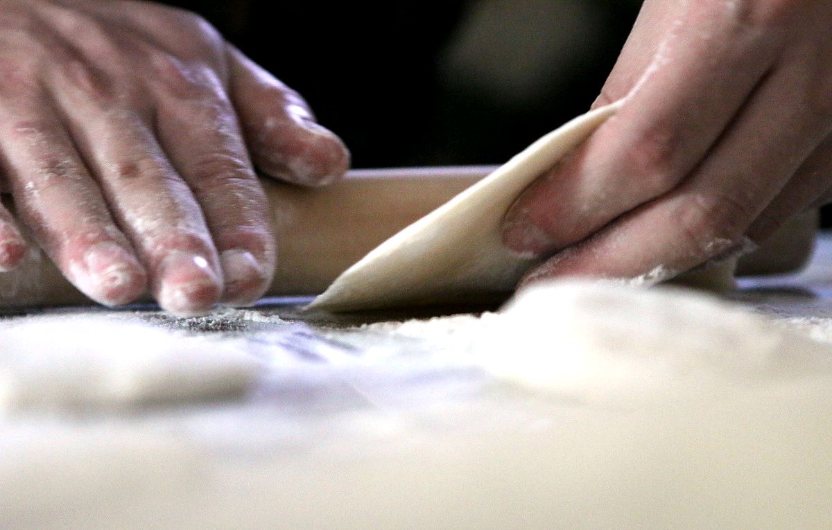 如何用普通面粉100克制作饺子皮,一岁宝宝面粉饺子皮制作