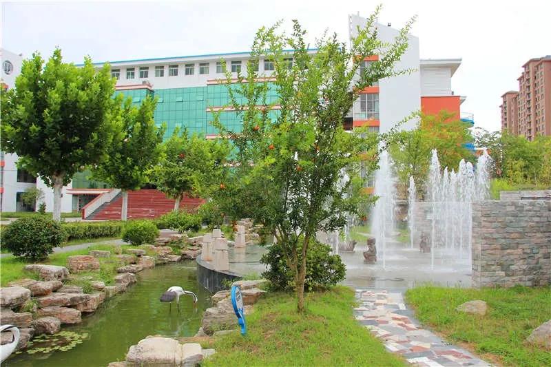 这个学校真美300字,阳泉市全国文明校园