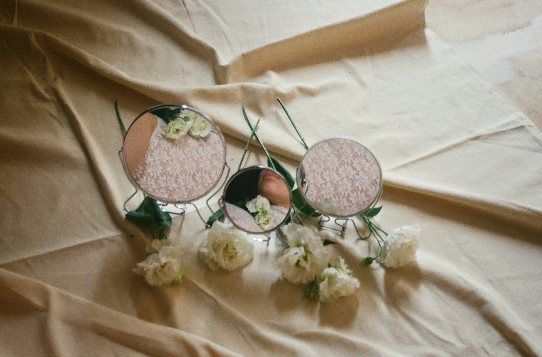 老公挣钱养家妻子不懂得体谅,老公比较想老婆多挣钱是什么心理