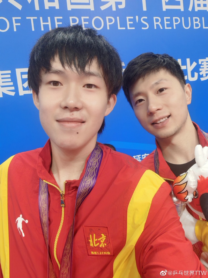 曼联b费罚点球,逗妹吐槽视频