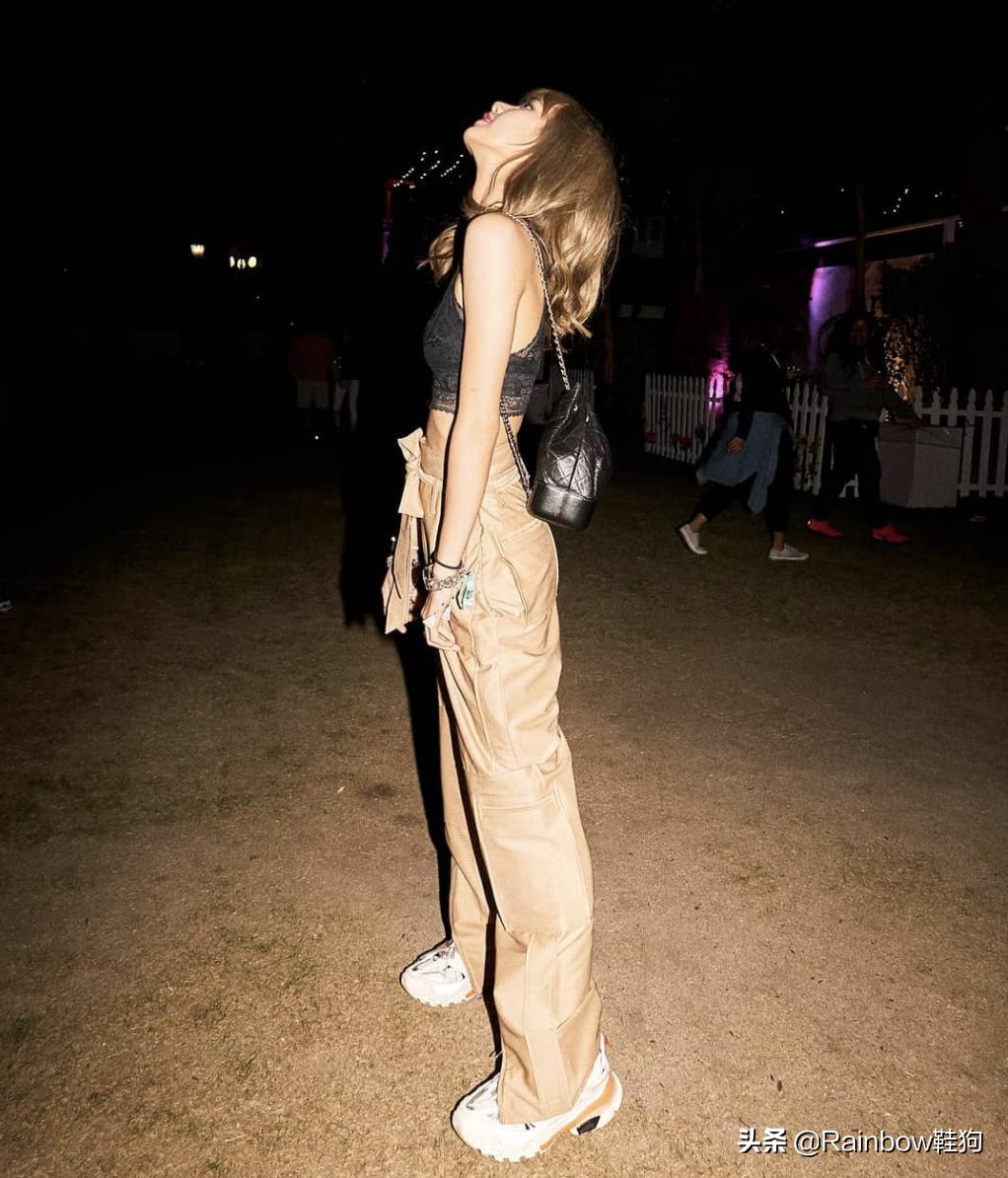 lisa穿什么鞋,人间芭比lisaattention