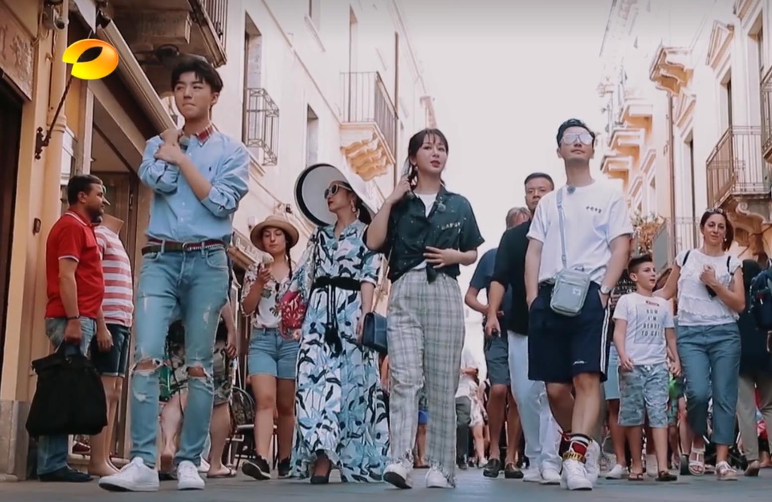 王俊凯中餐厅最帅合集,王俊凯中餐厅穿搭