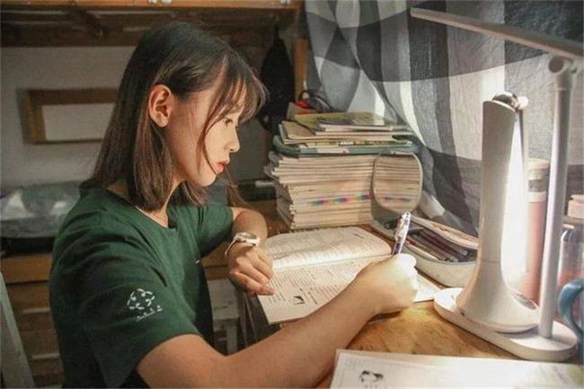 小孩子越长大越好看,女儿长大变好看