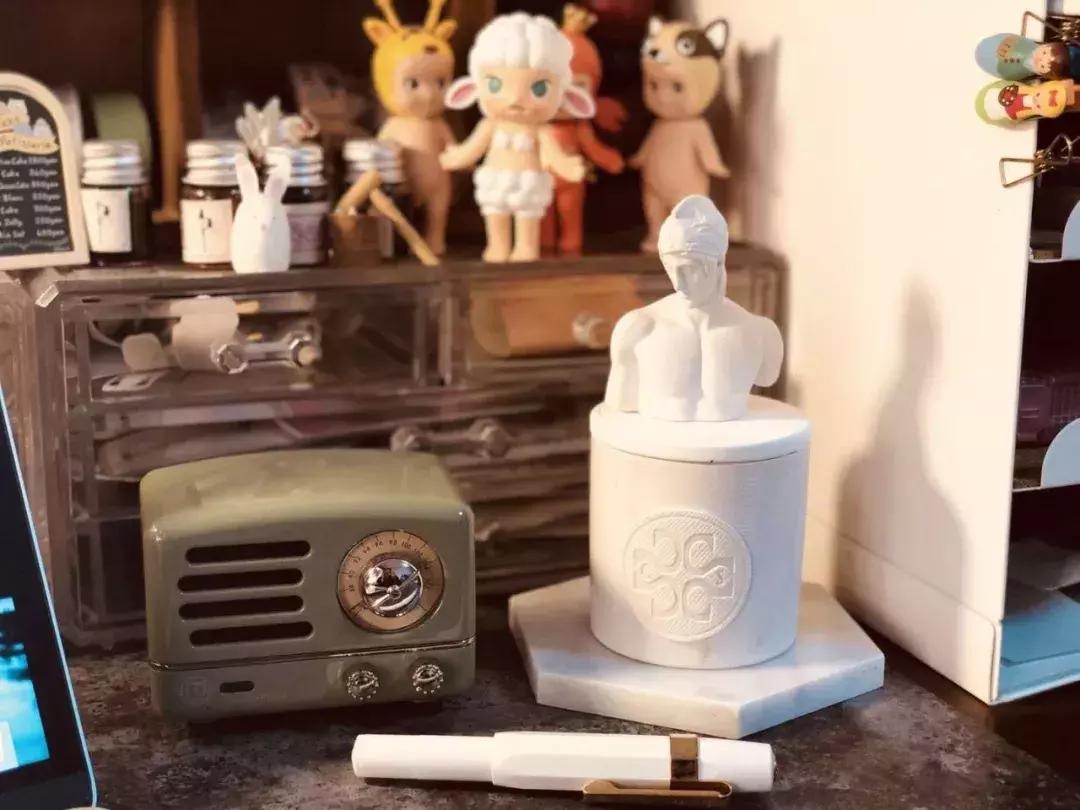 时髦精の恋物癖：易拉罐香水、玳瑁牙刷、“爱马仕”香氛...