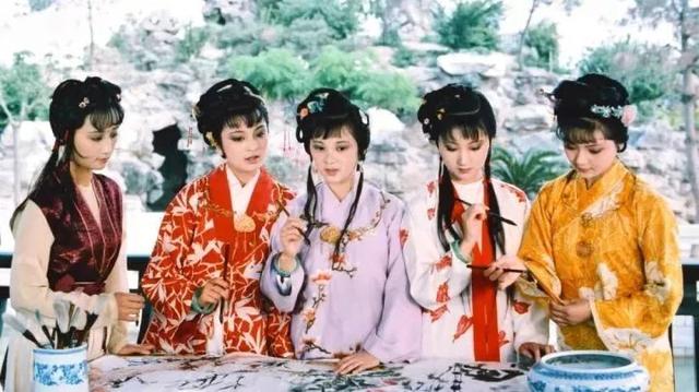 红楼梦的贾府是怎么衰落的,红楼梦的贾府因何衰败没落