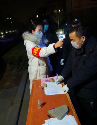 抗击疫情社区干部,疫情防控值守人员采访