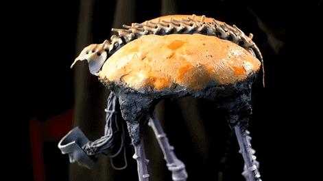 切碎可爱玩具再拼成鬼畜缝合怪，国外手工圈魔改创意大赛惊艳网友