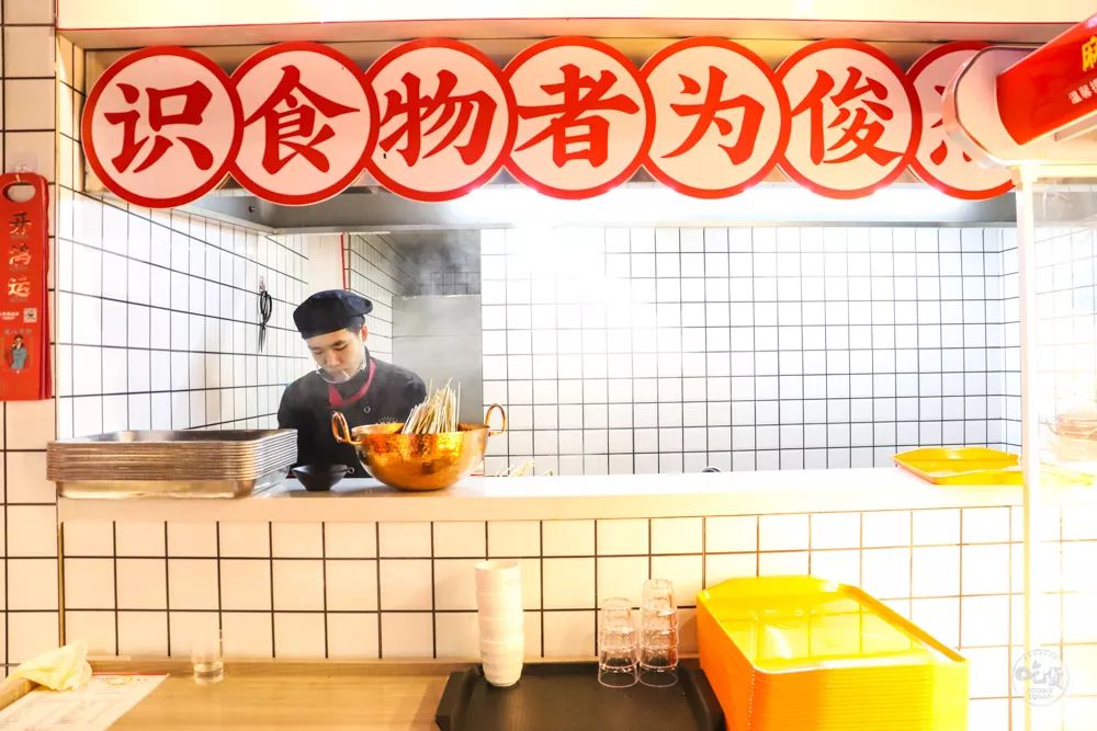 这家国潮网红串串落地襄阳啦，你只管拿串不用涮可以直接开吃