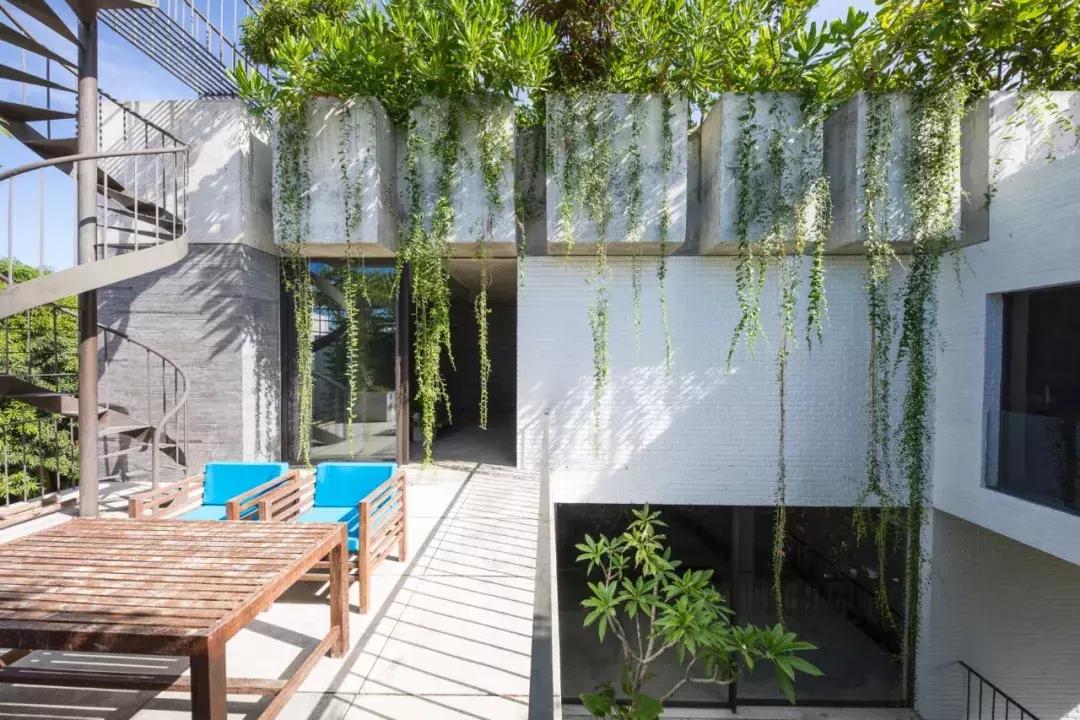 他花150万造零消耗的家，不开空调和网络：家人互动，不该隔着网