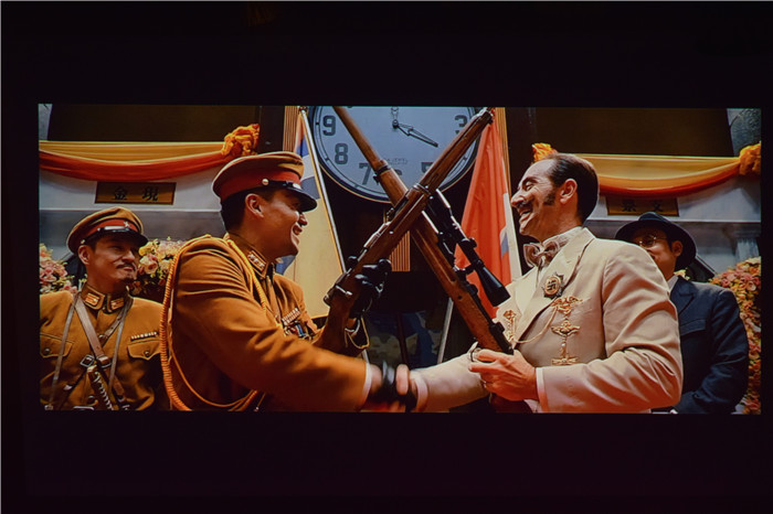 便携投影极米play超悦,极米play超悦版投影感觉有点歪