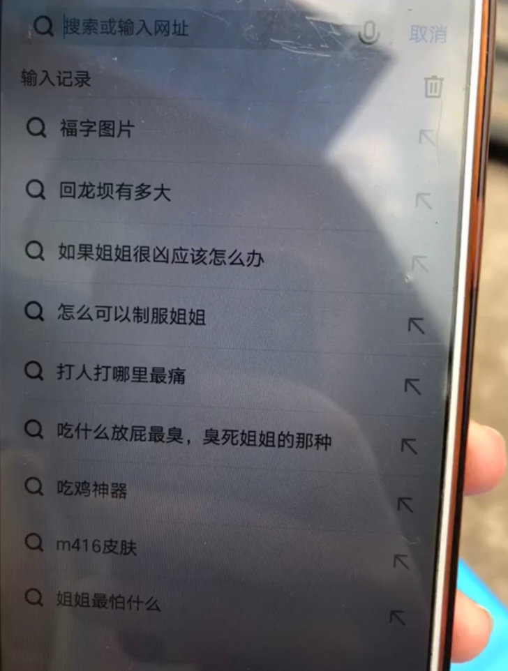 你们的弟弟现在多大了？你还是那个看见弟弟就手痒的姐姐吗？