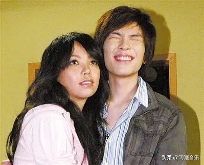 萧敬腾少年时淘气完整版,萧敬腾录节目时被分期送油纸伞