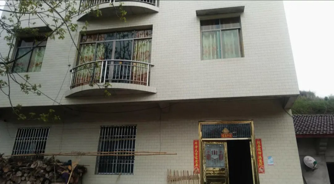 八九十年代的老瓦房,长年无人居住,确权登记时户主该写谁的名字