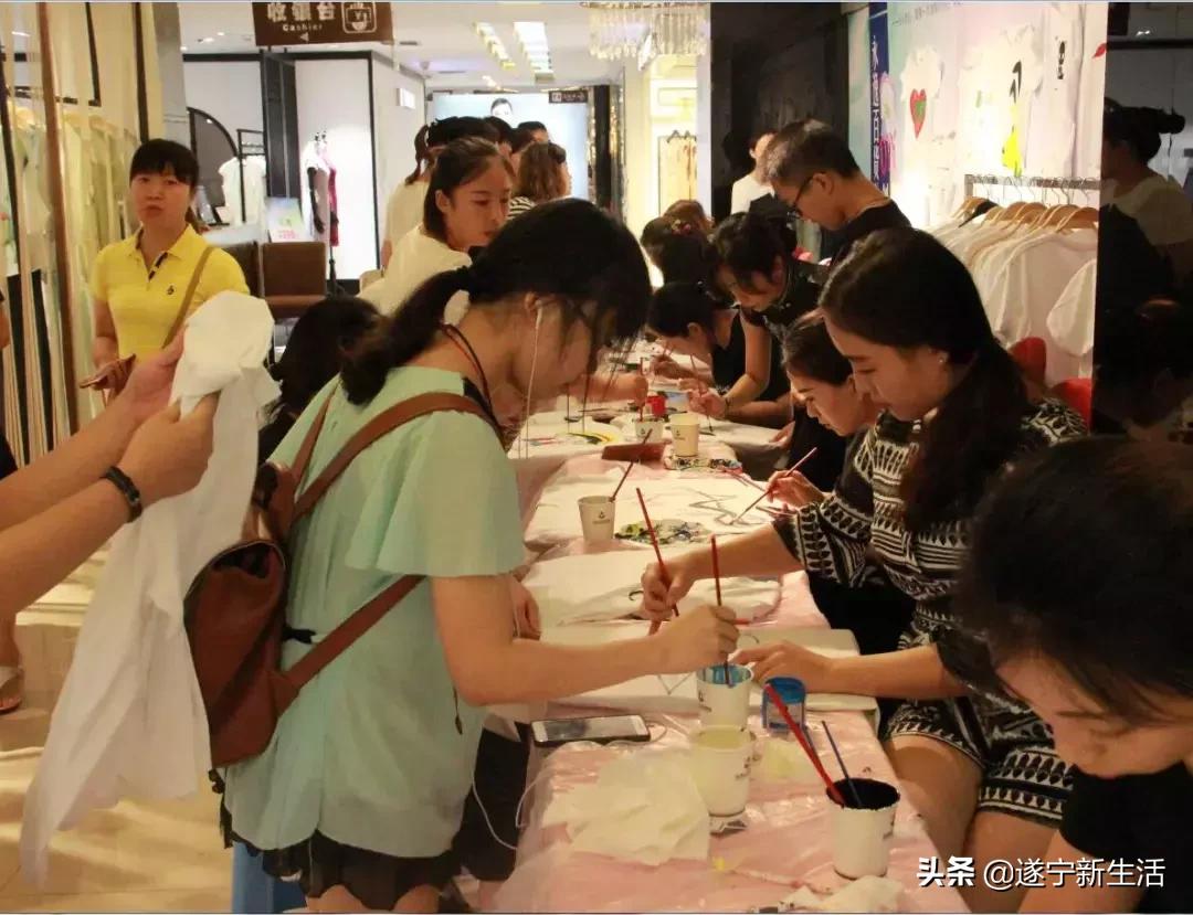 人山人海人挤人现场,火爆的现场人潮拥挤