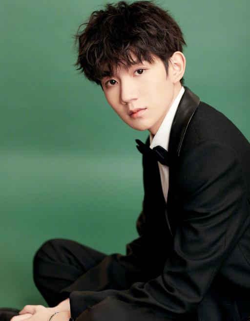 王源差点被台阶绊倒,王源一不小心绊倒自己系列