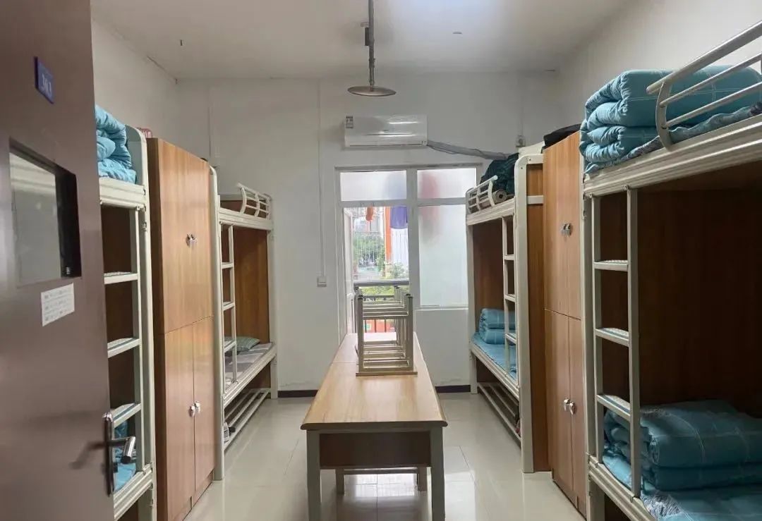 重庆环境最好的学校,重庆哪所学校宿舍和伙食最好