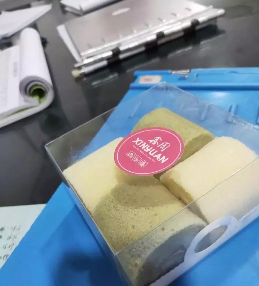 莫名的被一个20岁的小男孩表白,对自己小20的男孩告白