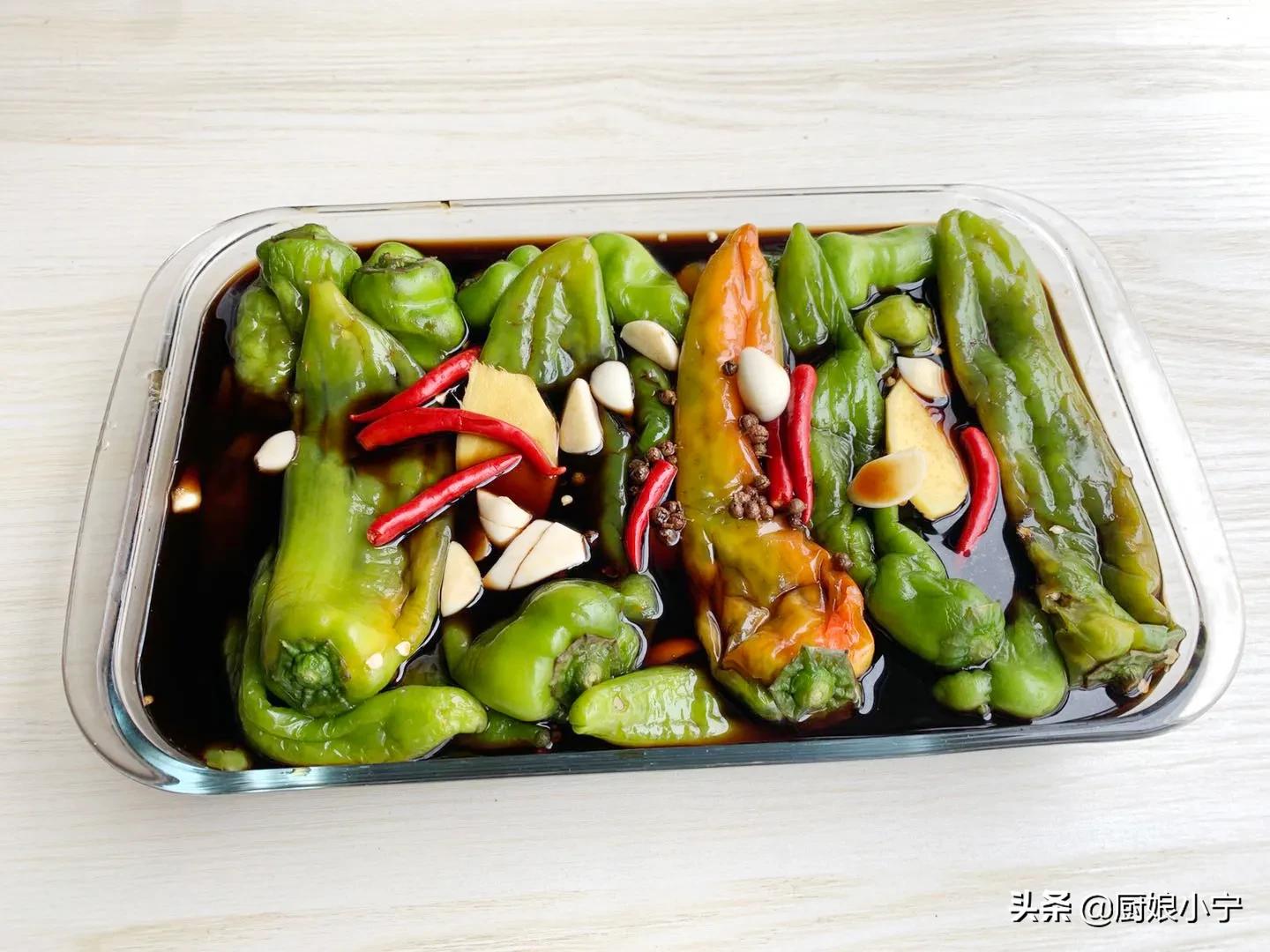 生抽腌小米辣椒和姜的最简单做法,腌辣椒最好吃的做法王刚